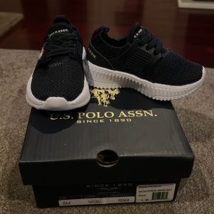 US Polo Assn. Size 5M. Navy.
